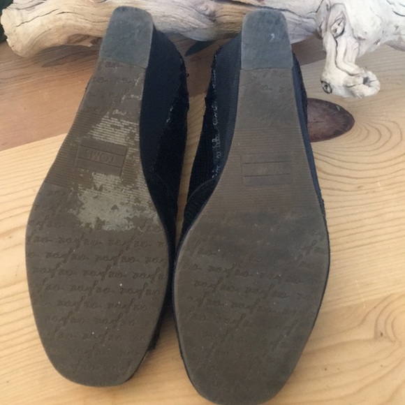 Great condition toms black sequin wedges sz 6.5 - Picture 3 of 5